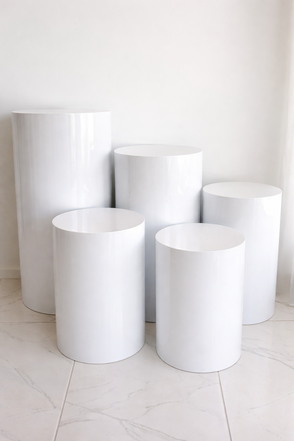 Round White Solid Plinths